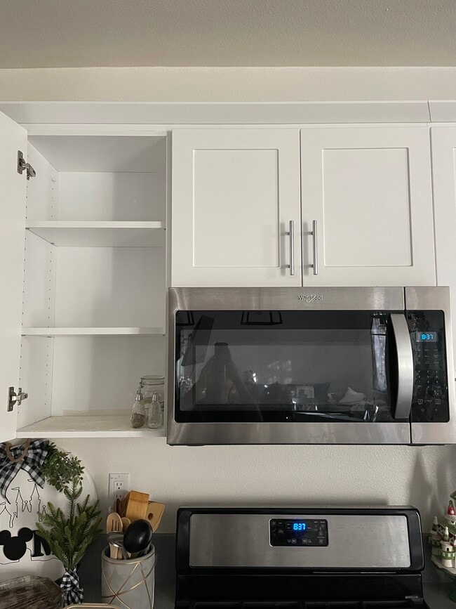 Kitchen - 969 W Jasmine Way