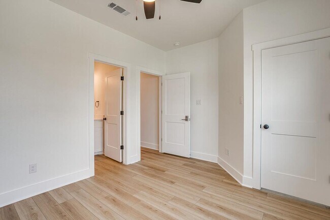 Building Photo - 2345 Benbrook Blvd