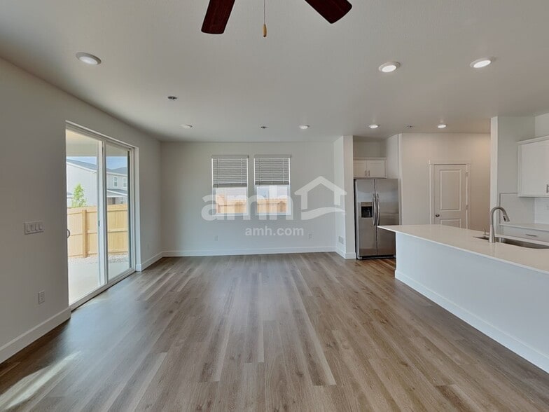 Building Photo - 13920 E 100th Way