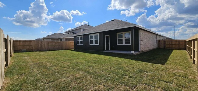 Building Photo - 8442 Bay Oaks Dr