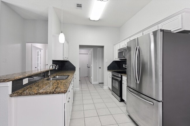Building Photo - 5703 Wandering Creek Dr