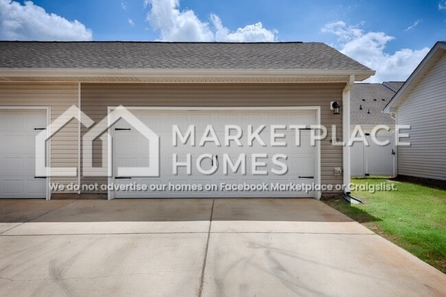 Building Photo - 417 Edgebrook Dr