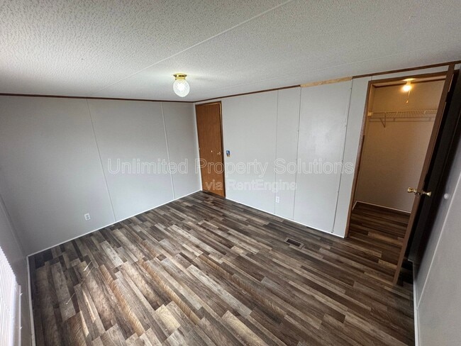 Building Photo - 9499 Wendi Dr NE