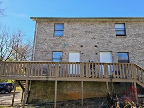 Building Photo - 402 Peek Dr