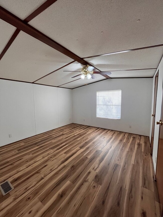 Building Photo - Home in south Lowndes County