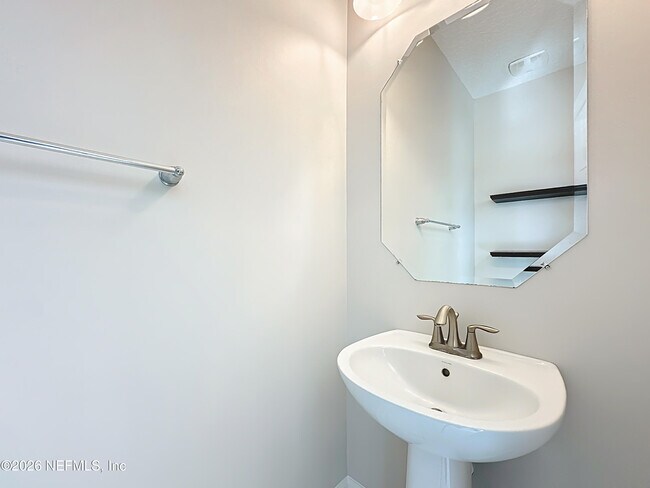 Building Photo - 4320 Ellipse Dr