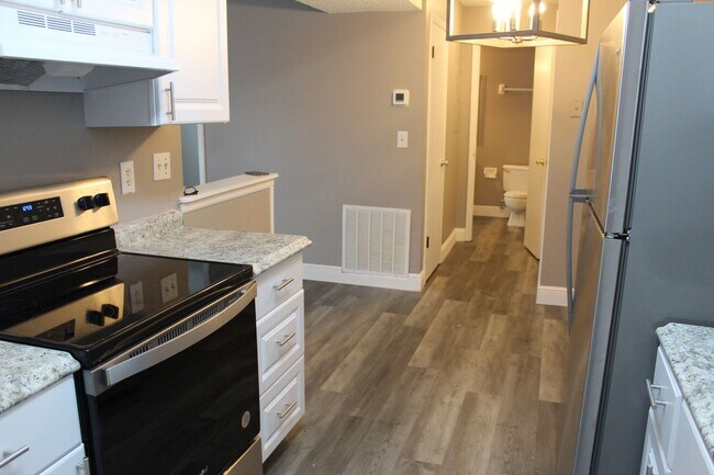 Building Photo - 2 bed Condo in Quiet Neighborhood