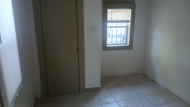 Building Photo - 8205 Glen Shadow Dr