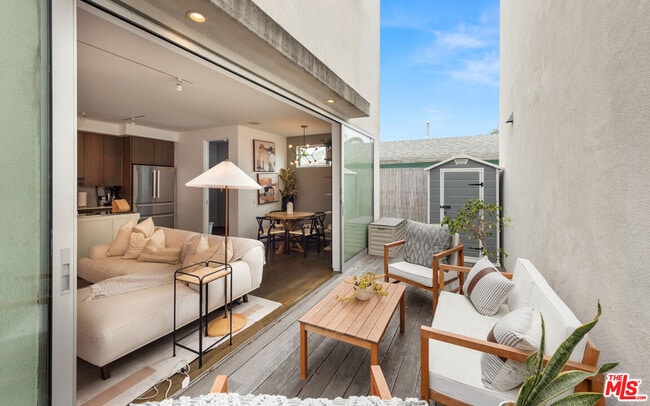 Building Photo - 705 Sunset Ave