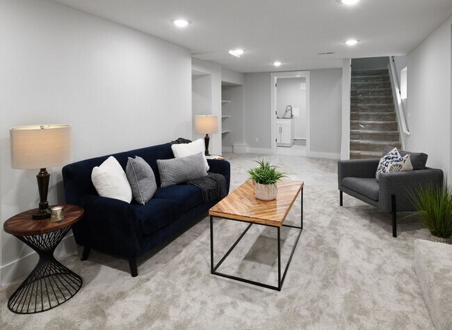 Building Photo - 4 Bed, 3 Bath Remodeled Home Near Mt Tabor Park!