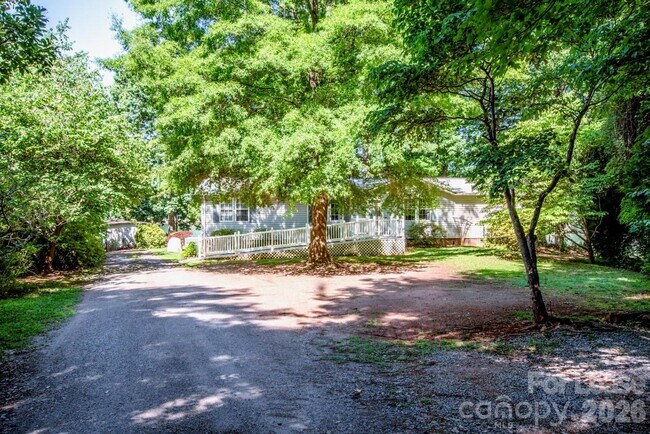 Building Photo - 447 Kemp Rd