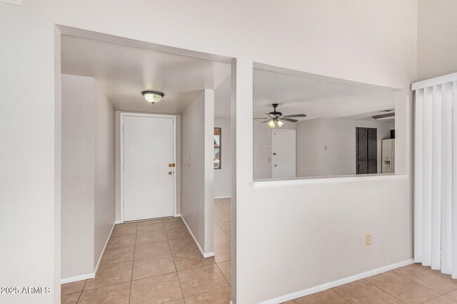 Building Photo - 5505 W Sunnyslope Ln