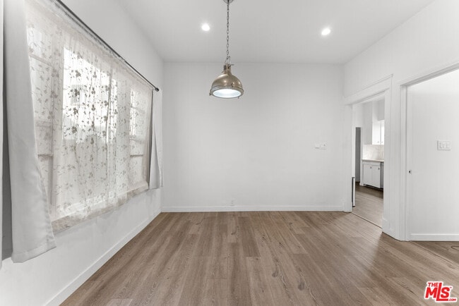 Building Photo - 33 Wavecrest Ave