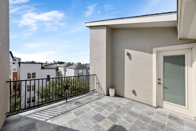 Building Photo - 2315 McIlhenny St