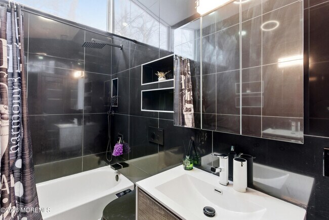 Building Photo - 612 Deal Rd