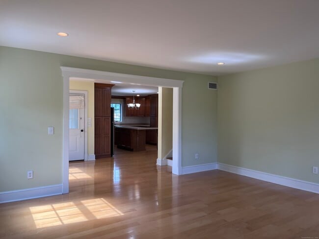 Building Photo - 8 Sunnyview Dr