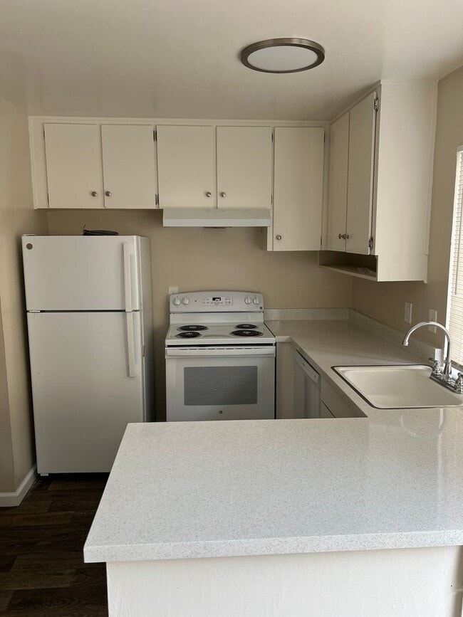 Building Photo - Beautiful 3Bd/1.5Ba Townhouse in a Highly Desirable Hayward Neighborhood!