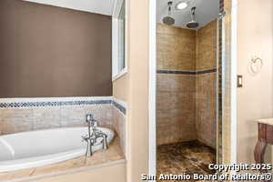 Building Photo - 4414 Tropical Dr