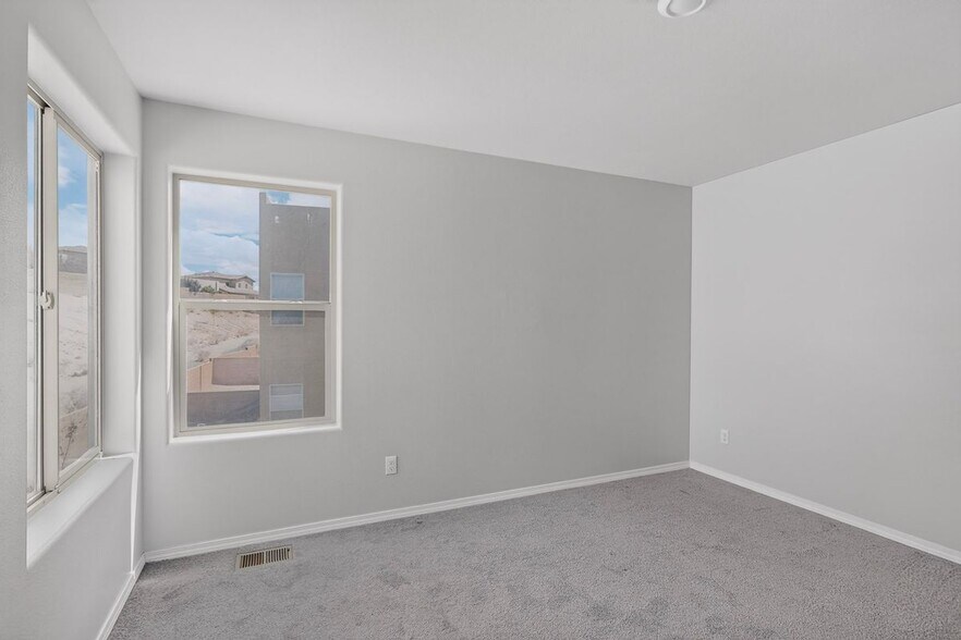 Building Photo - 1504 Gulfstream Dr SE