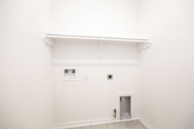 Building Photo - 702 Hardwood Grv Ct