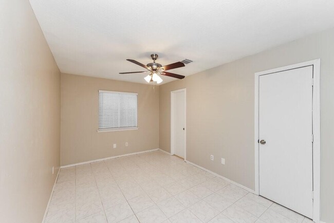 Building Photo - 8815 Roaring Point Dr