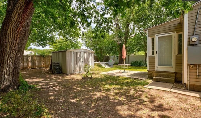 Building Photo - 521 W Acres St