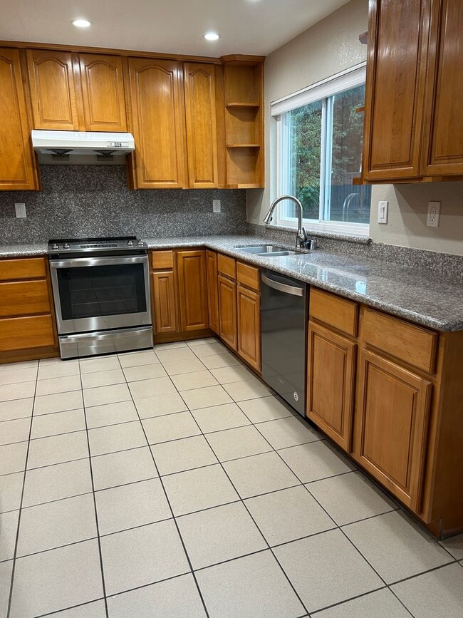 Building Photo - Beautifully Updated 4-Bedroom Home in Came...