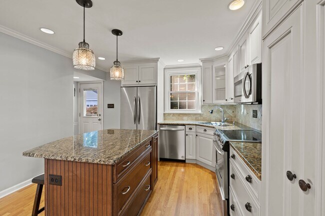 Building Photo - 181 Amazon Pl