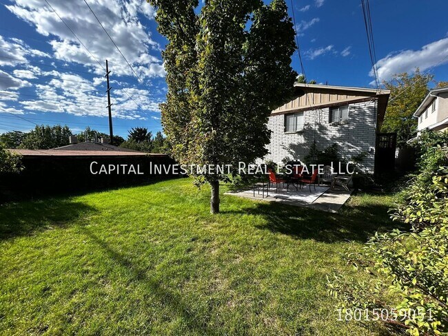 Building Photo - 1126 Crandall Ave S