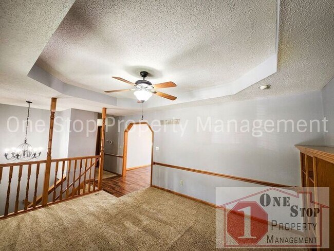 Building Photo - 4 bedroom, 2.5 bathroom, 2 car garage home...