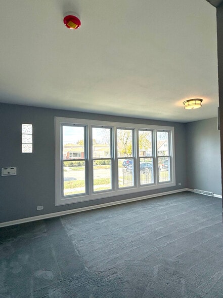 Building Photo - 4537 S Lavergne Ave