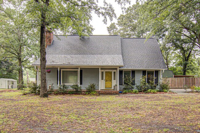 Building Photo - 2315 Treetop Ln
