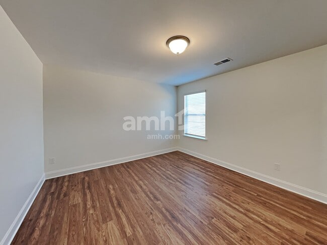 Building Photo - 156 Larragan Dr
