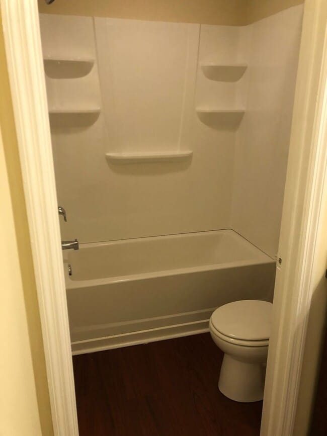 Building Photo - Ash Street (1028)