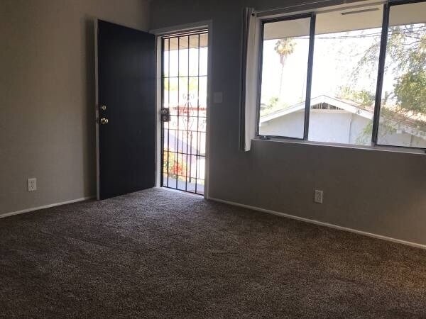 Building Photo - 32nd 3360-34 (DeFay)