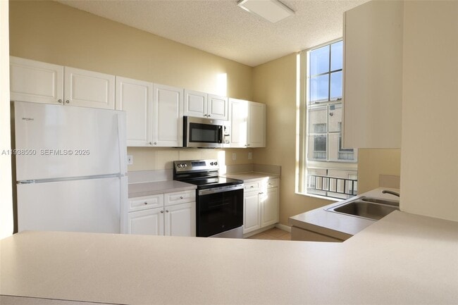 Building Photo - 520 SE 5 Ave