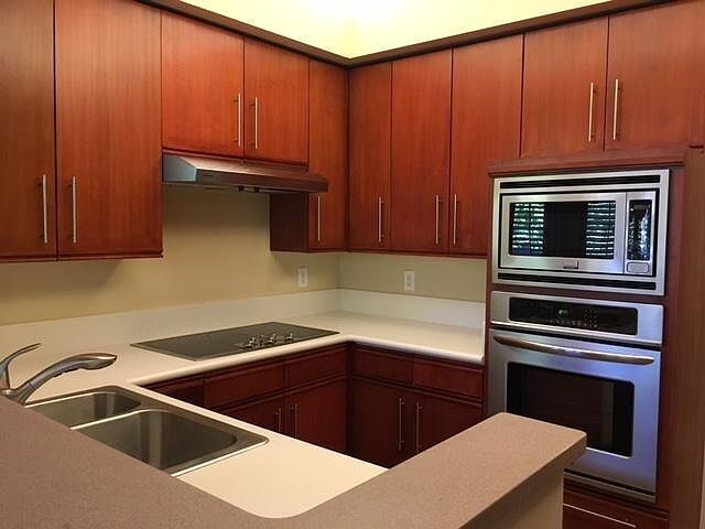 Building Photo - "Luxurious 2-Bed, 3-Bath Retreat with Granite Countertops in San Diego's Heart - 1460 Sq Ft of El...