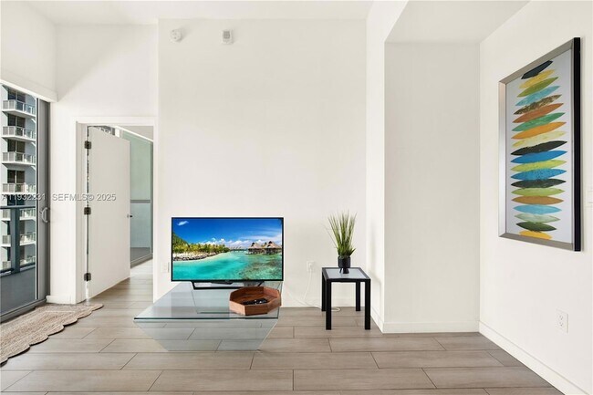 Building Photo - 1600 SW 1st Ave