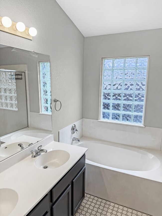 Building Photo - 4028 Enchanted Rock Cove