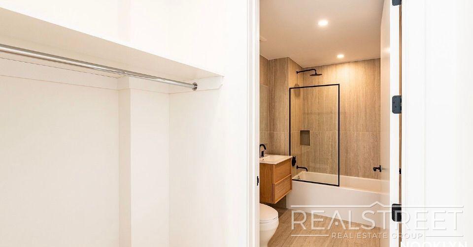 Building Photo - Schermerhorn Street