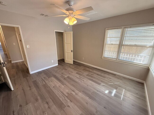 Building Photo - 2nd St., 829-831