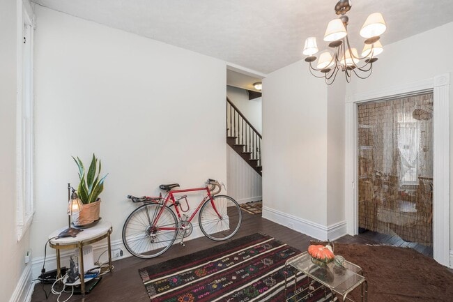 Building Photo - 2 BR/ 2 BA Historic Church Hill Home. Available February 10th!