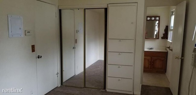Building Photo - 1 br, 1 bath Apartment - 213 Elm St
