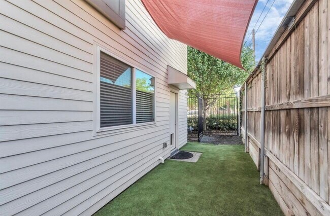 Building Photo - 360 Eado Park Cir