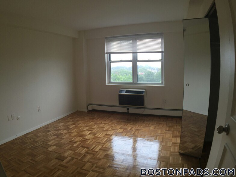 Building Photo - 175 Freeman St