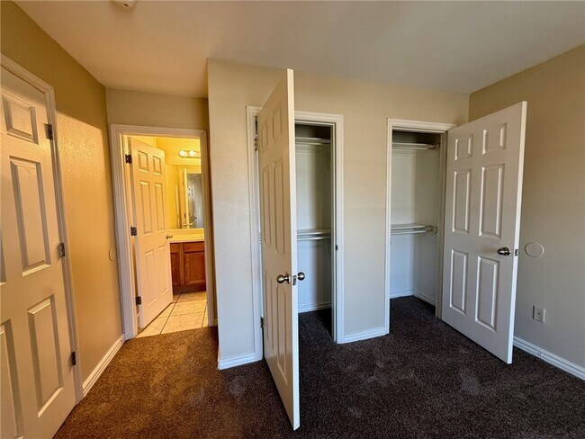 Building Photo - 335 Graystone Cir