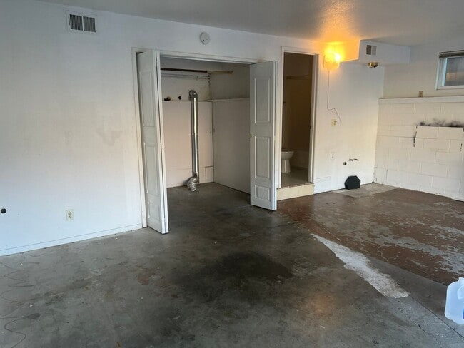 Building Photo - 515 Ash St