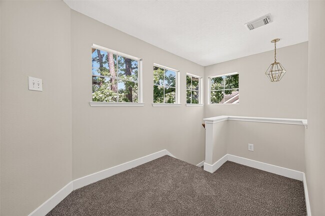 Building Photo - 18174 Woodsdale Ct