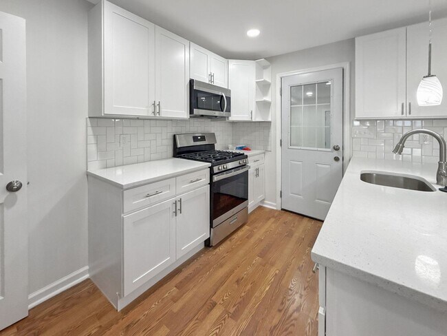 Building Photo - Spacious 3BR Home with Finished Basement & Flex Space