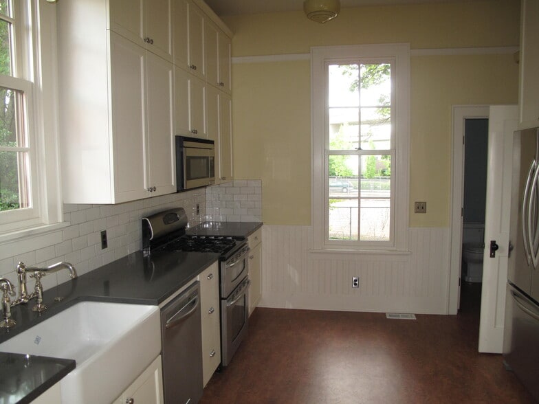 Kitchen - 1945 NW Raleigh St